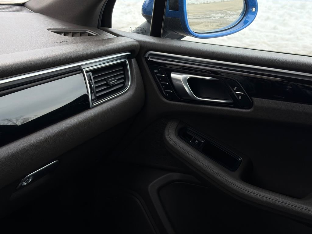Used 2018 Porsche Macan image 31
