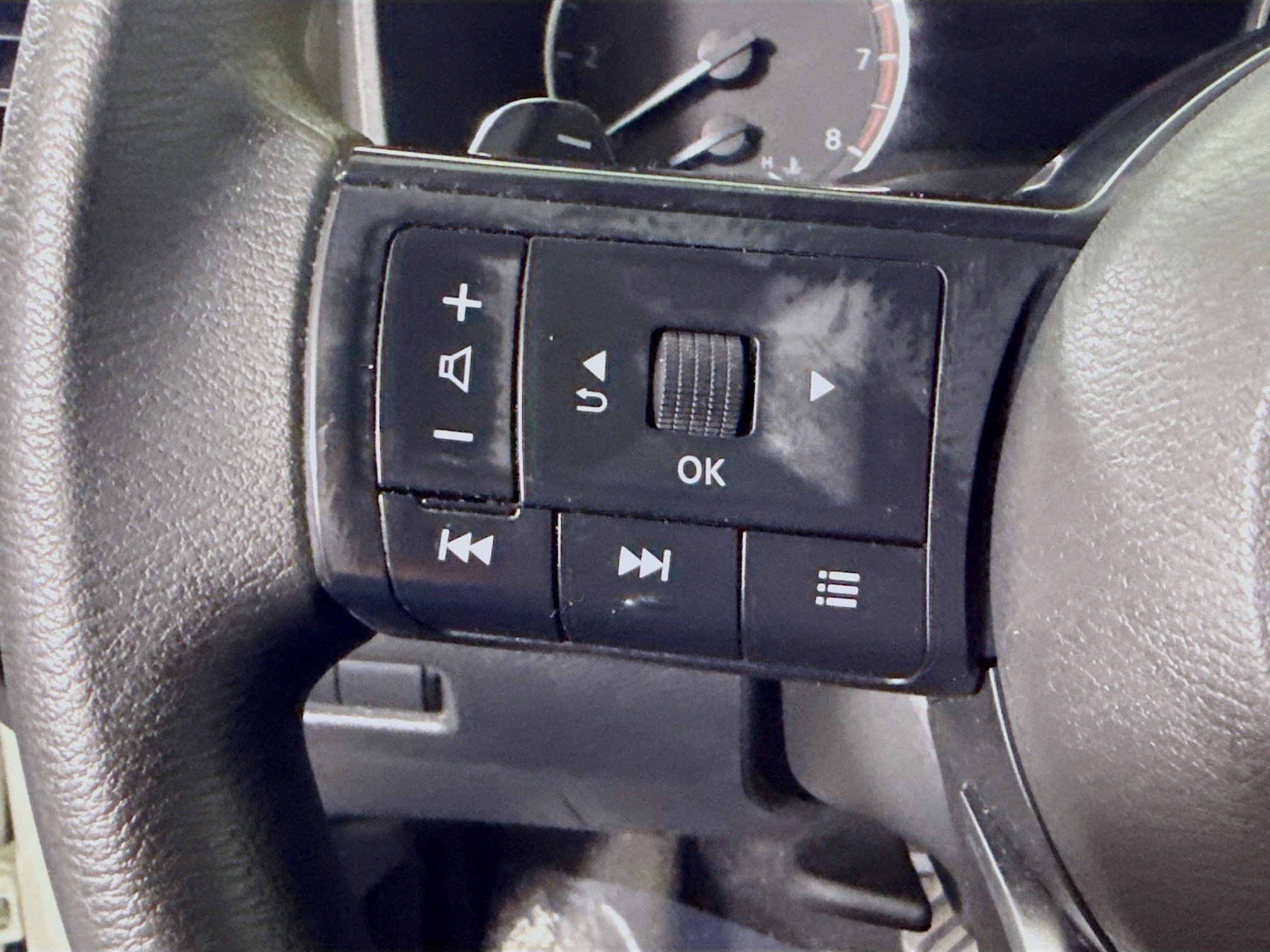 Used 2022 Nissan Rogue S AWD/4WD image 14