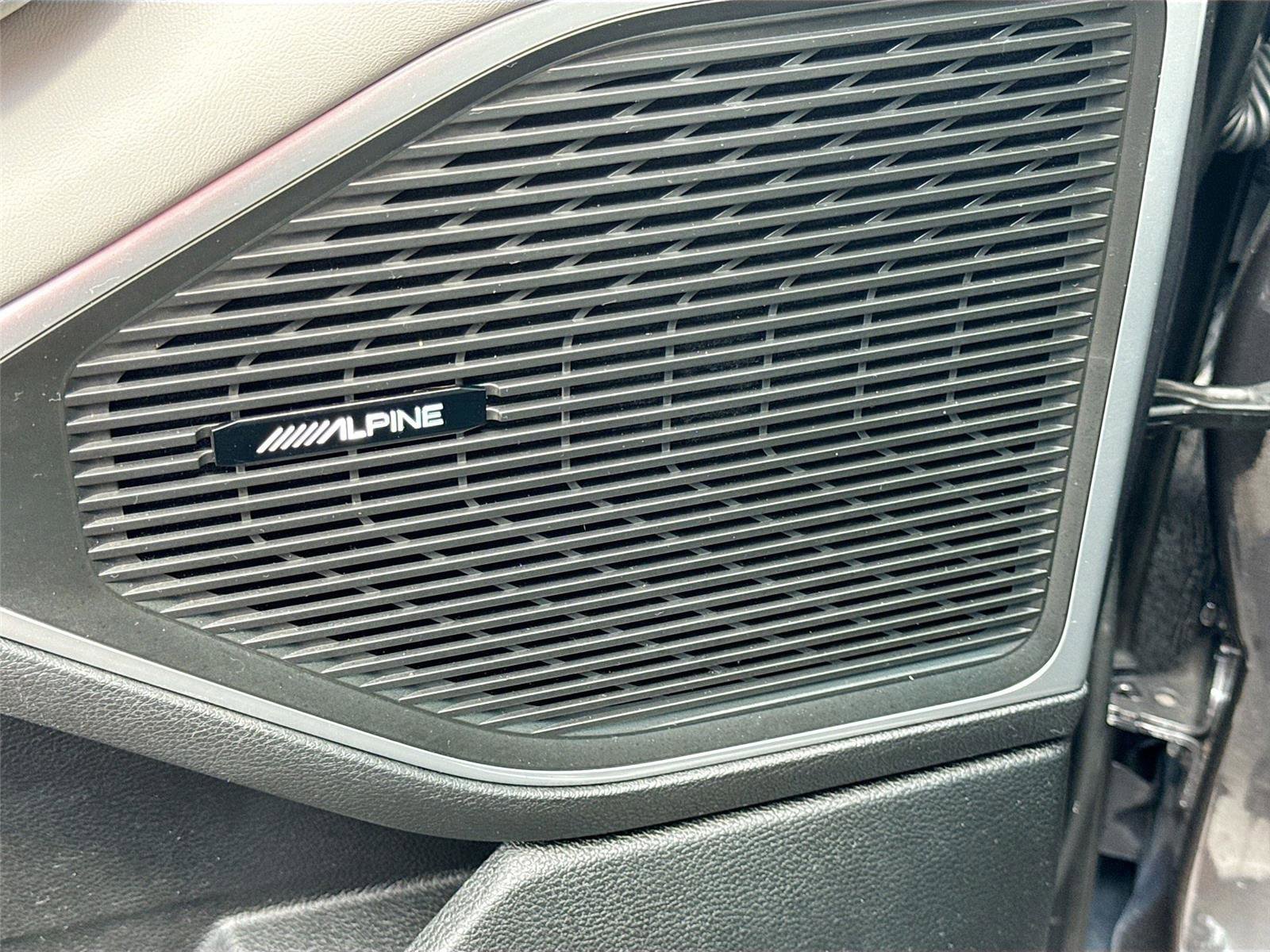 Used 2022 Jeep Wagoneer Series III w/ Flexible Seating Group image 19