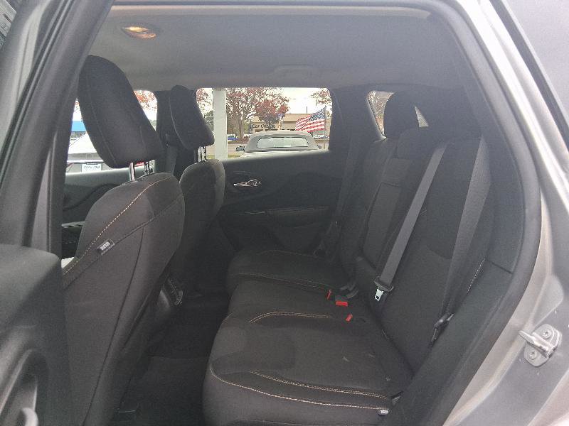 Used 2015 Jeep Cherokee Latitude w/ Cold Weather Group image 25