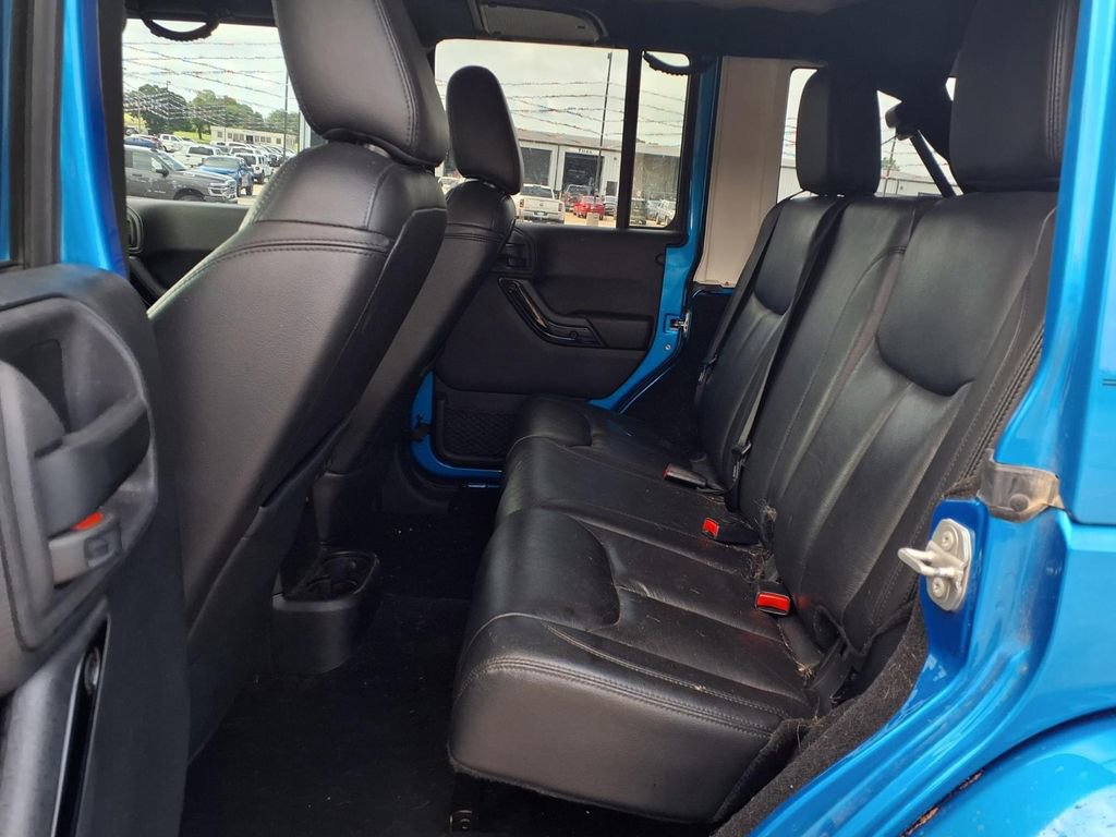 Used 2015 Jeep Wrangler Unlimited Sahara AWD/4WD image 10