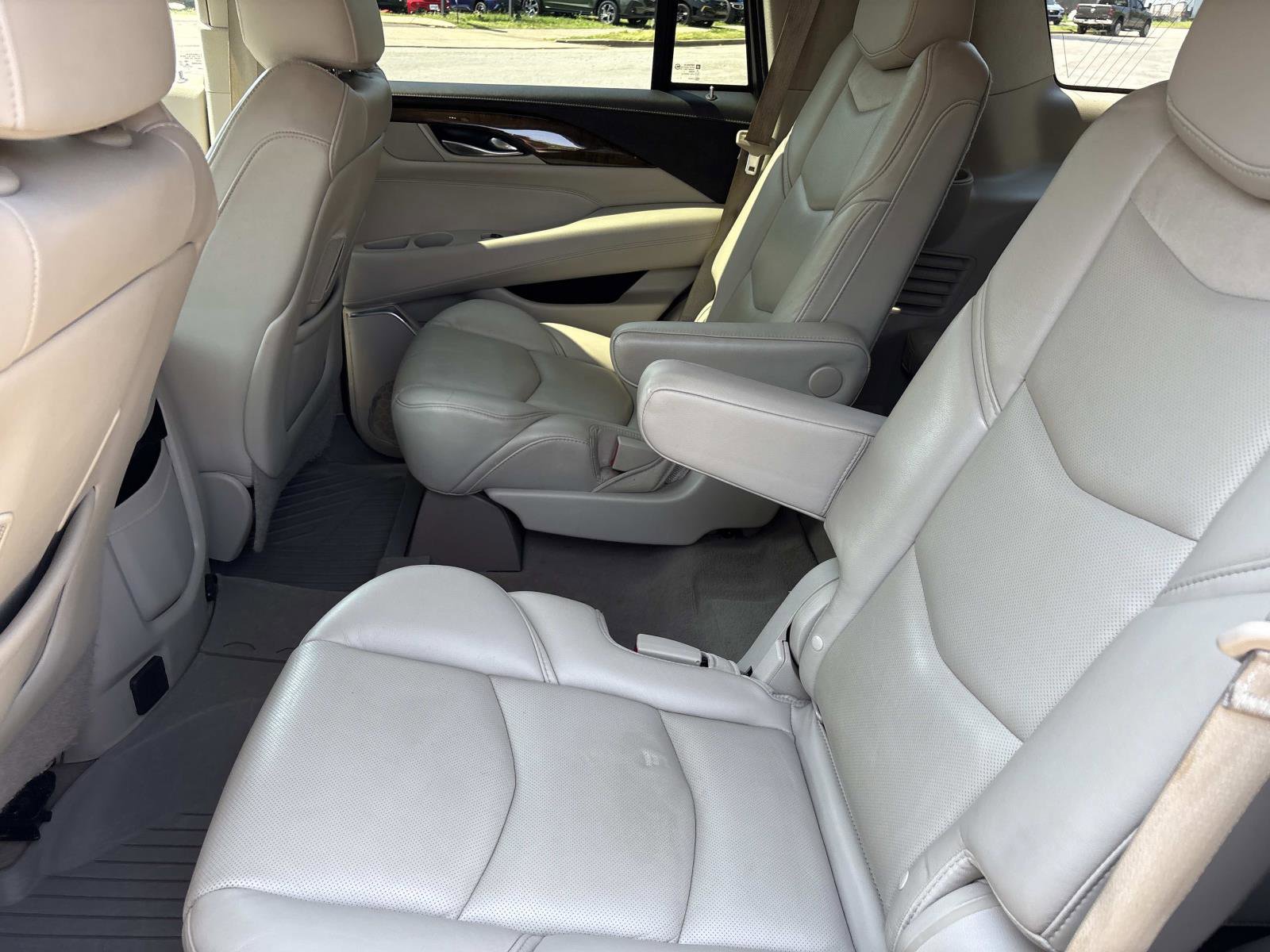 Used 2018 Cadillac Escalade Premium Luxury image 30