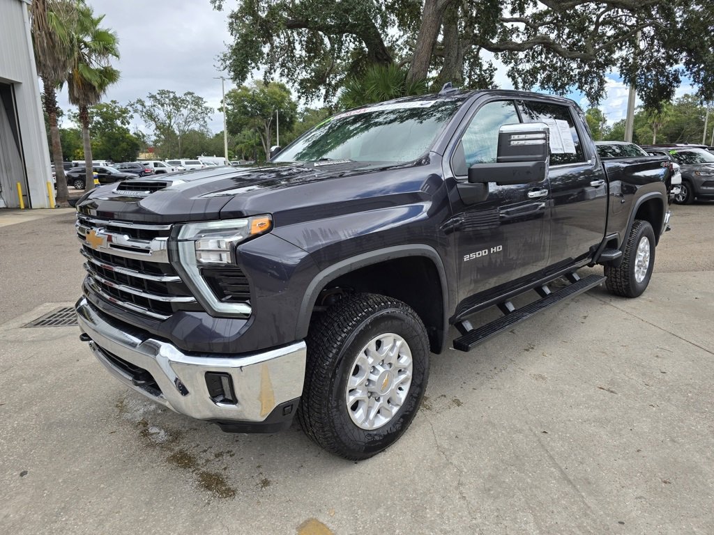 Used 2024 Chevrolet Silverado 2500 LTZ image 2