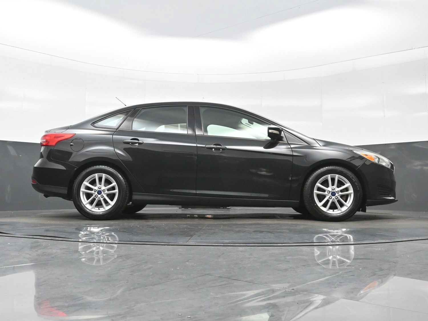 Used 2015 Ford Focus SE FWD image 29