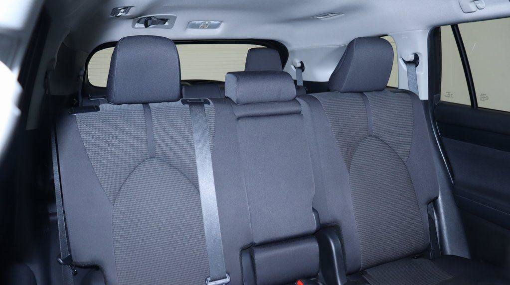 Used 2024 Toyota Highlander LE image 23