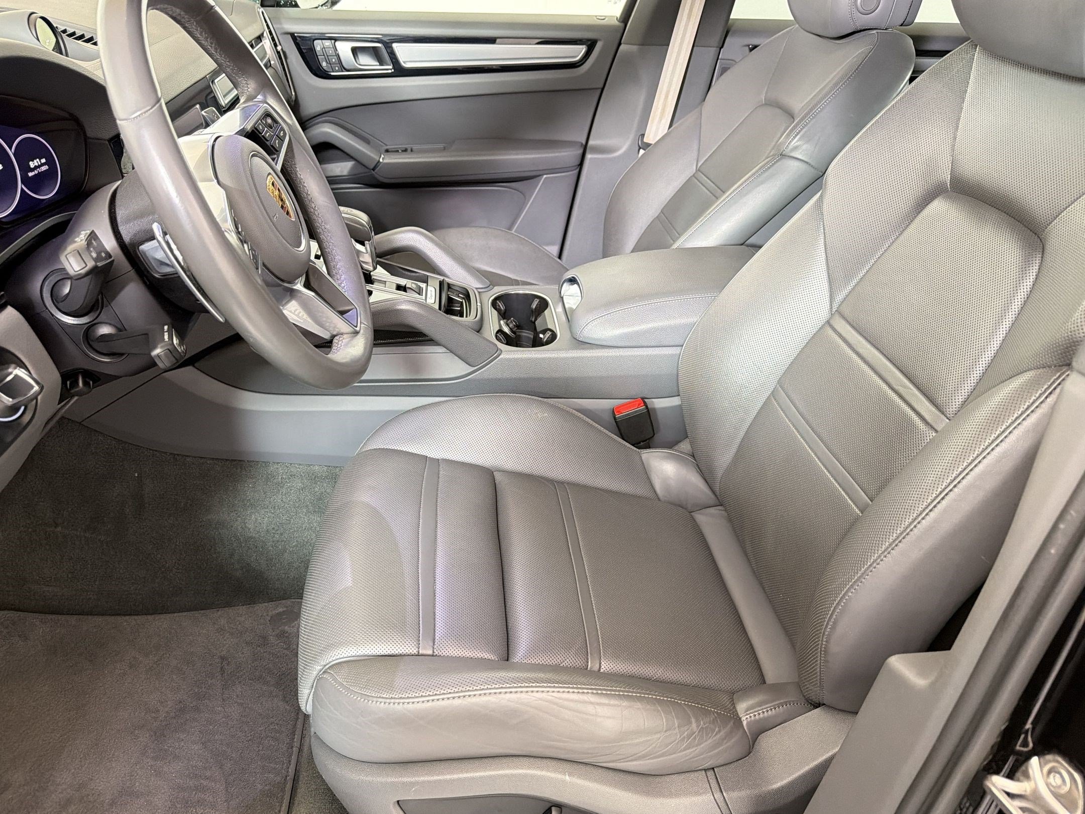 Used 2023 Porsche Cayenne Platinum Edition AWD/4WD image 5