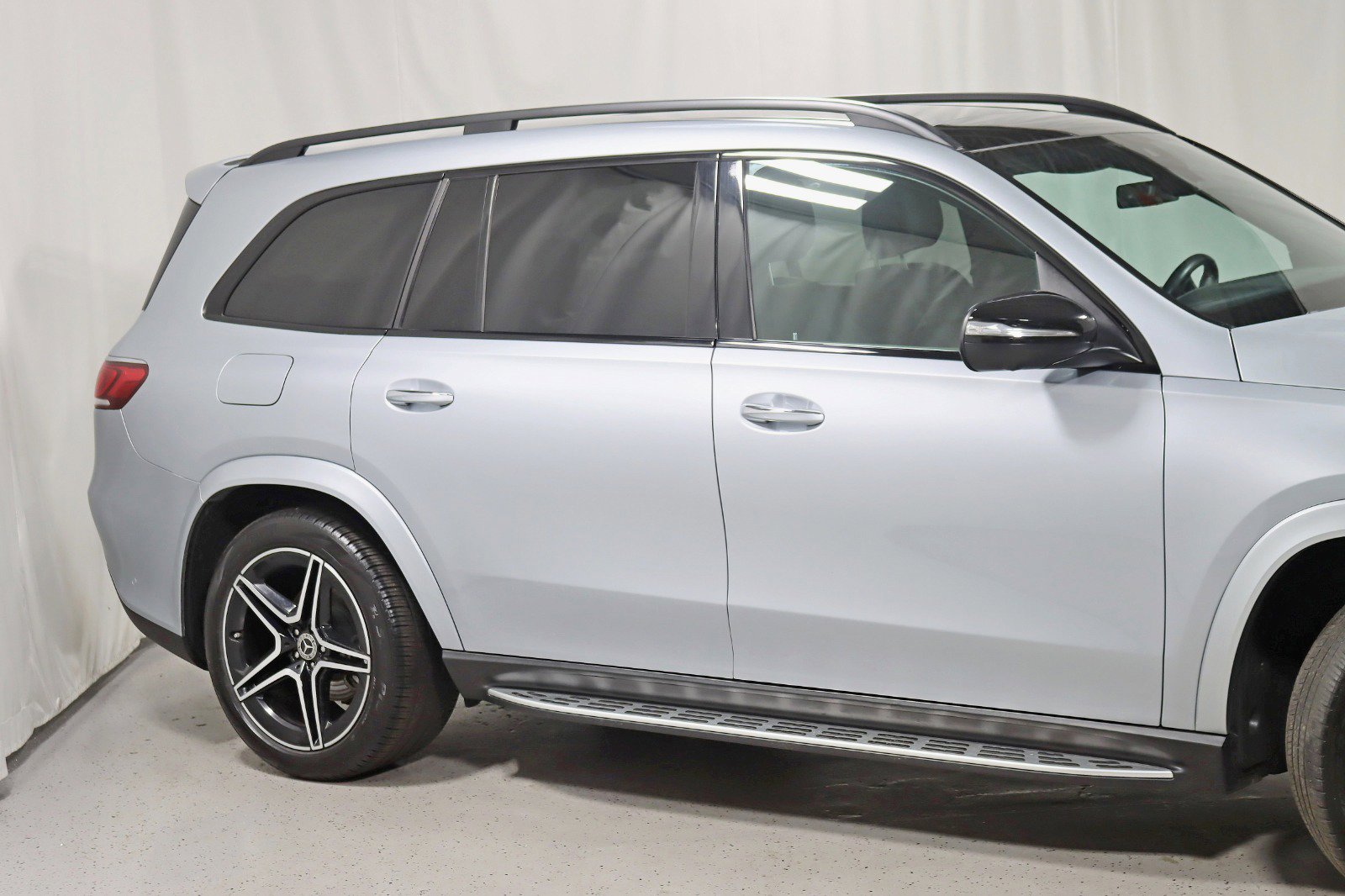 Used 2022 Mercedes-Benz GLS 450 4MATIC w/ AMG Line Exterior image 3