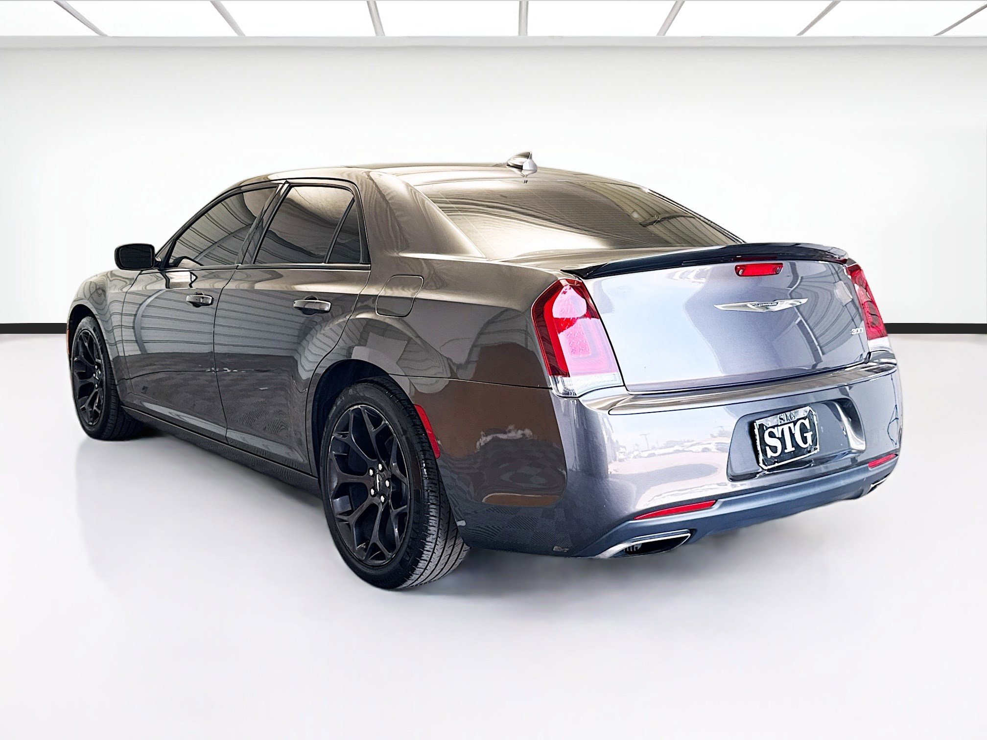 Used 2020 Chrysler 300 Touring w/ Sport Appearance Package image 6