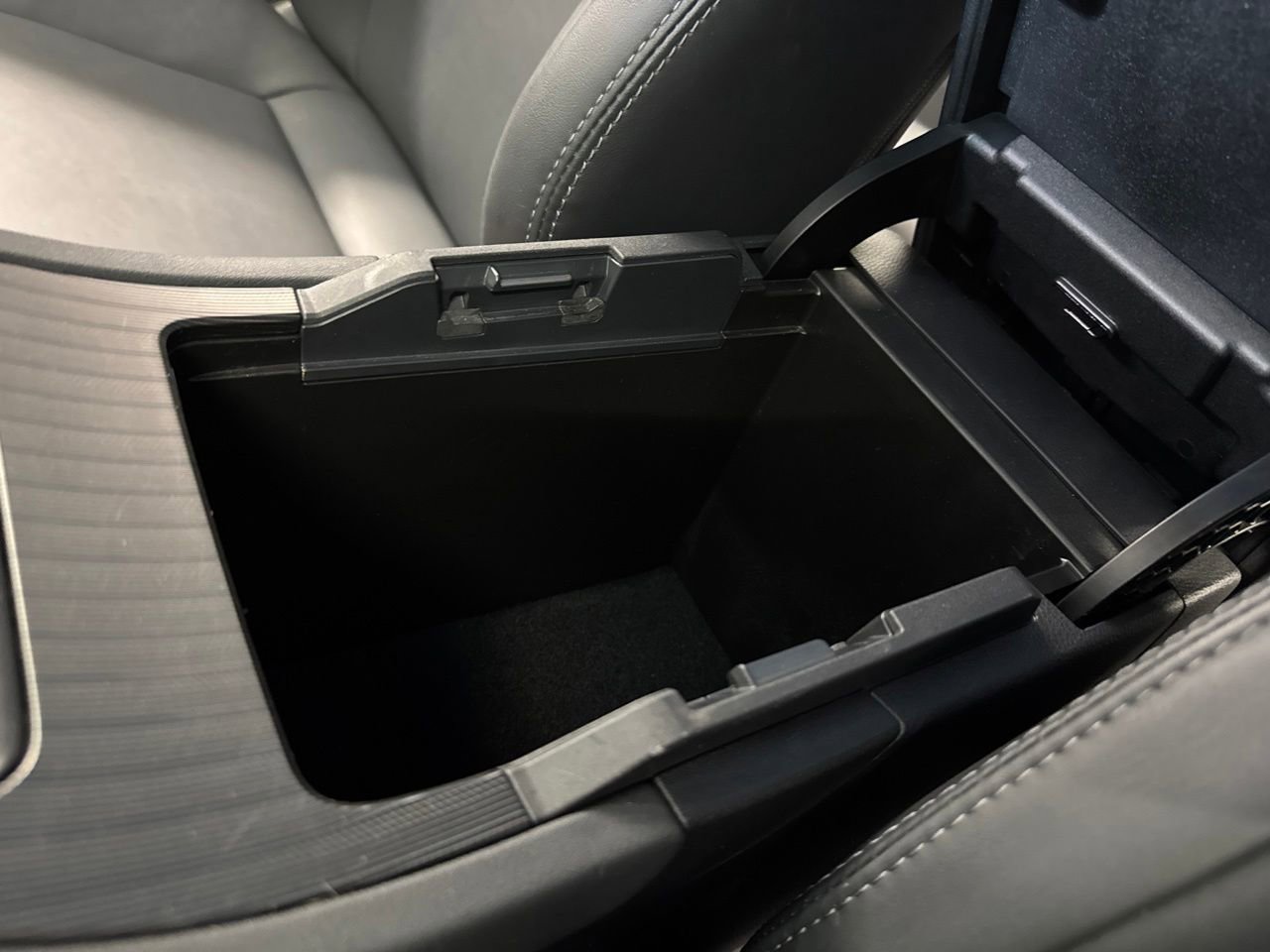 Used 2022 Toyota Venza XLE AWD/4WD image 32