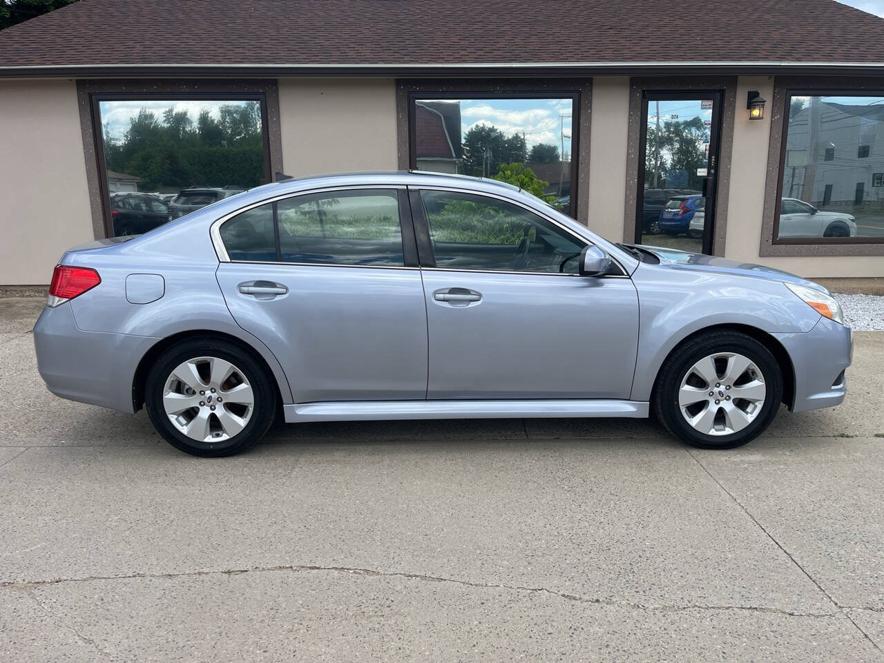Used 2012 Subaru Legacy 2.5i Limited AWD/4WD image 2