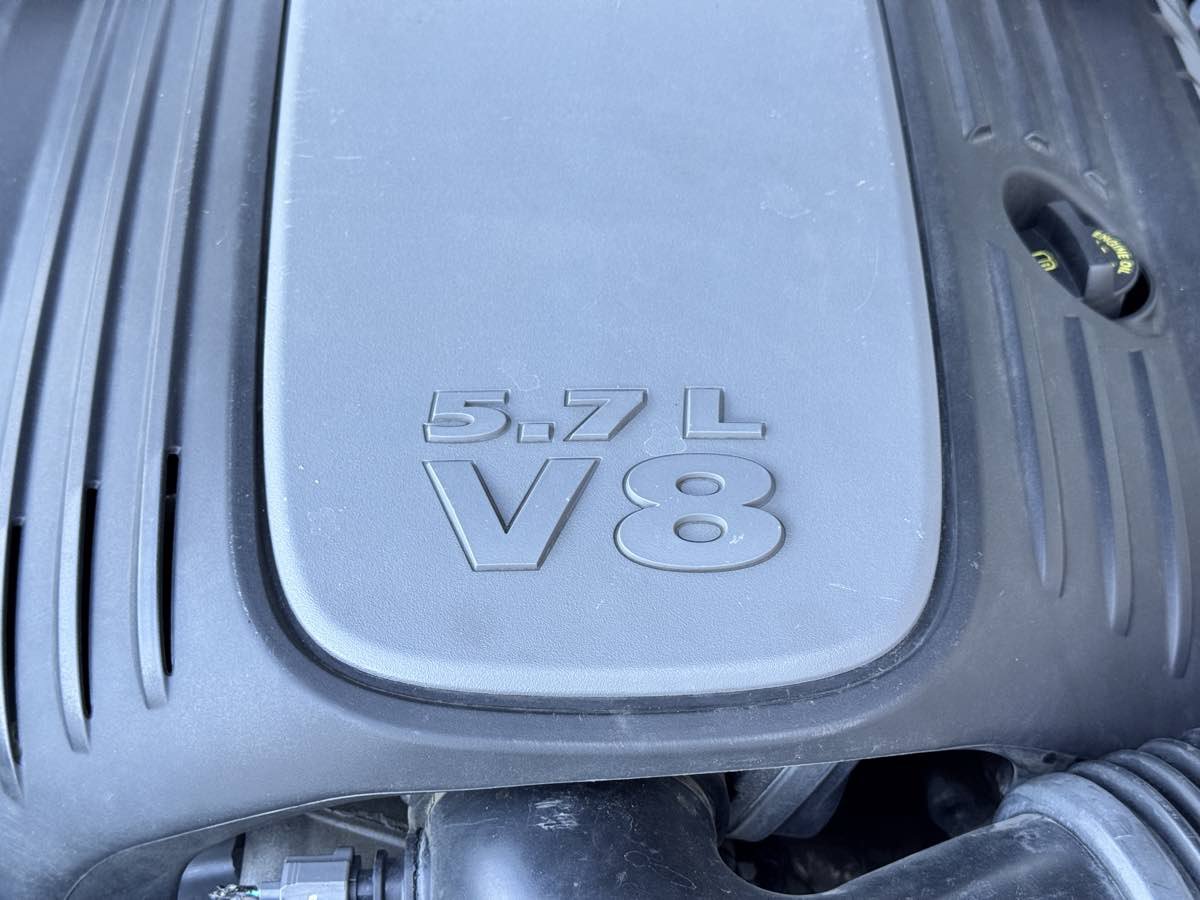 Used 2011 Chrysler 300 C RWD image 18
