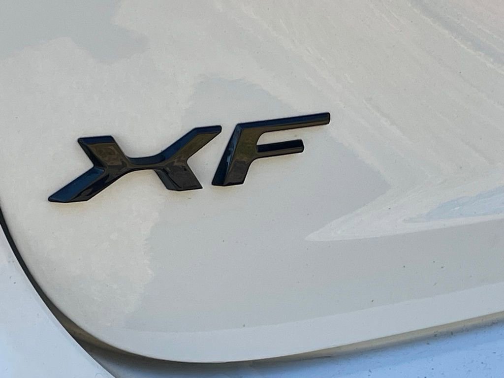 Used 2022 Jaguar XF R-Dynamic SE image 20