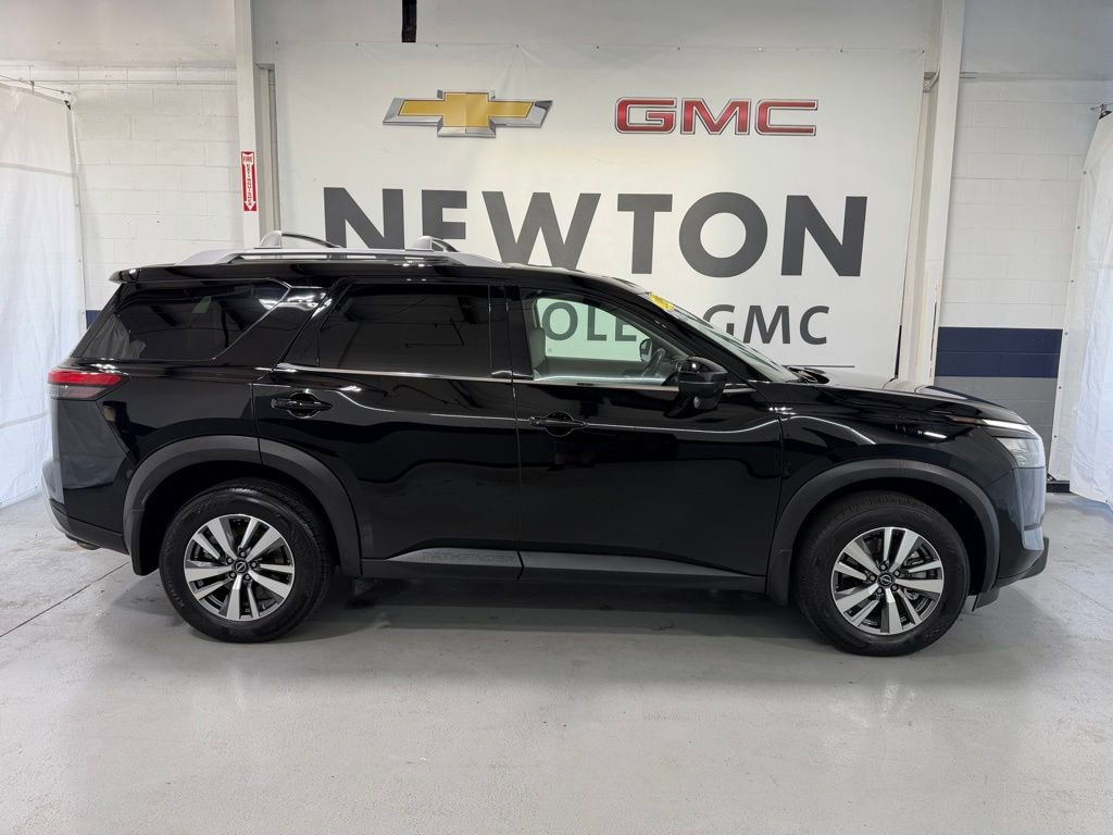 Used 2025 Nissan Pathfinder SL AWD/4WD image 31