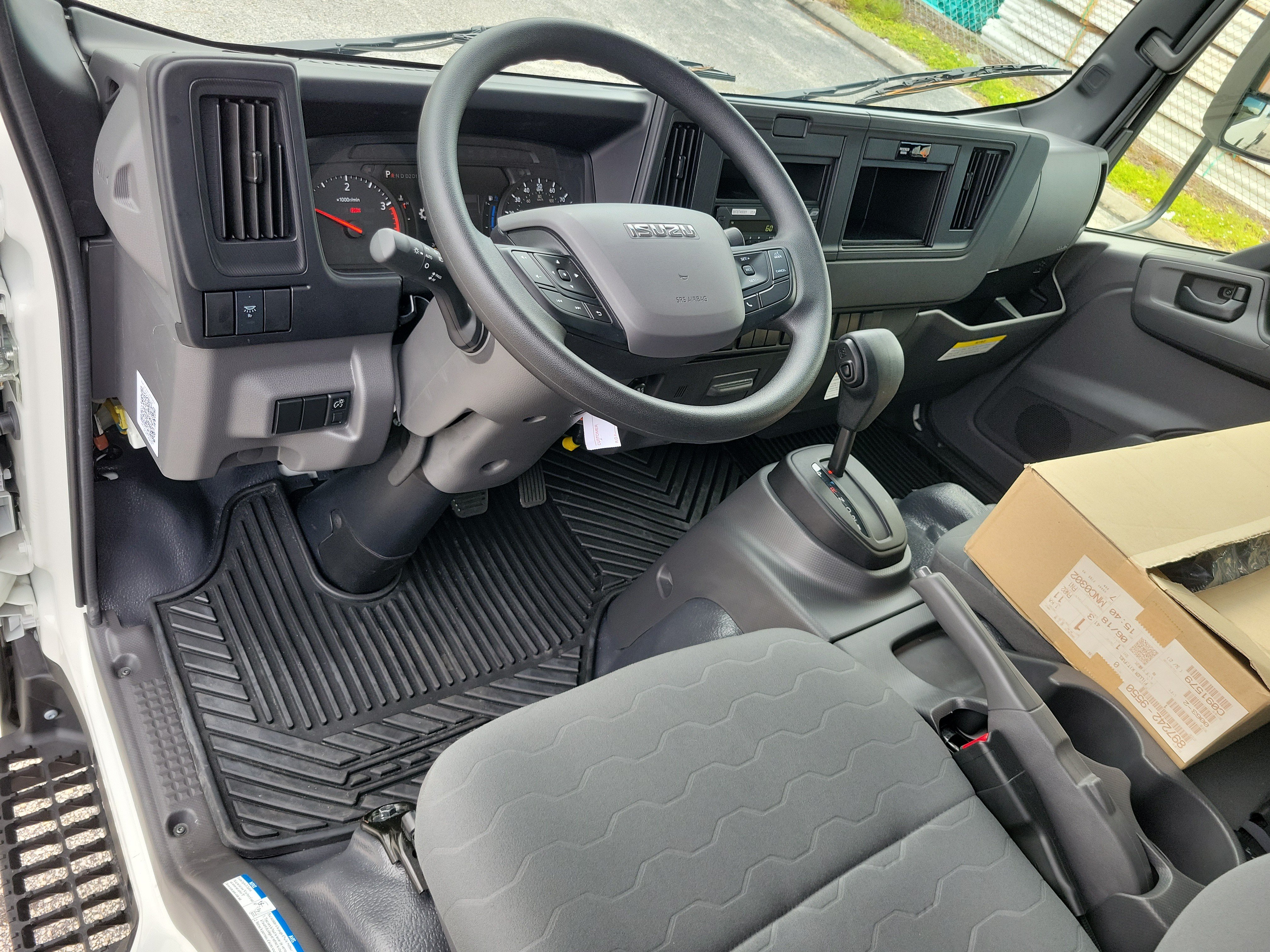 Used 2027 Isuzu NPR RWD image 9