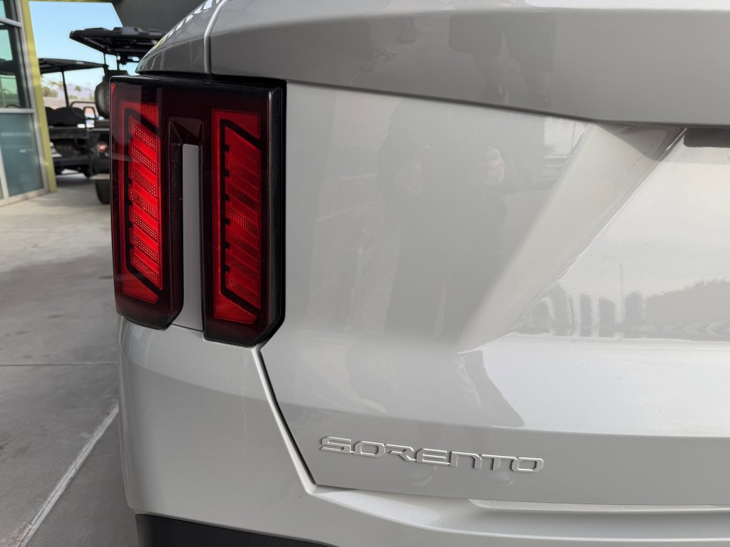 Used 2024 Kia Sorento S w/ Panoramic Sunroof Package image 14