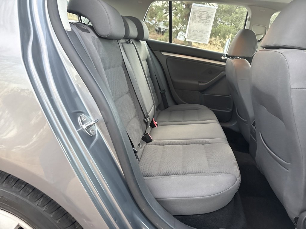 Used 2008 Volkswagen Rabbit S image 25