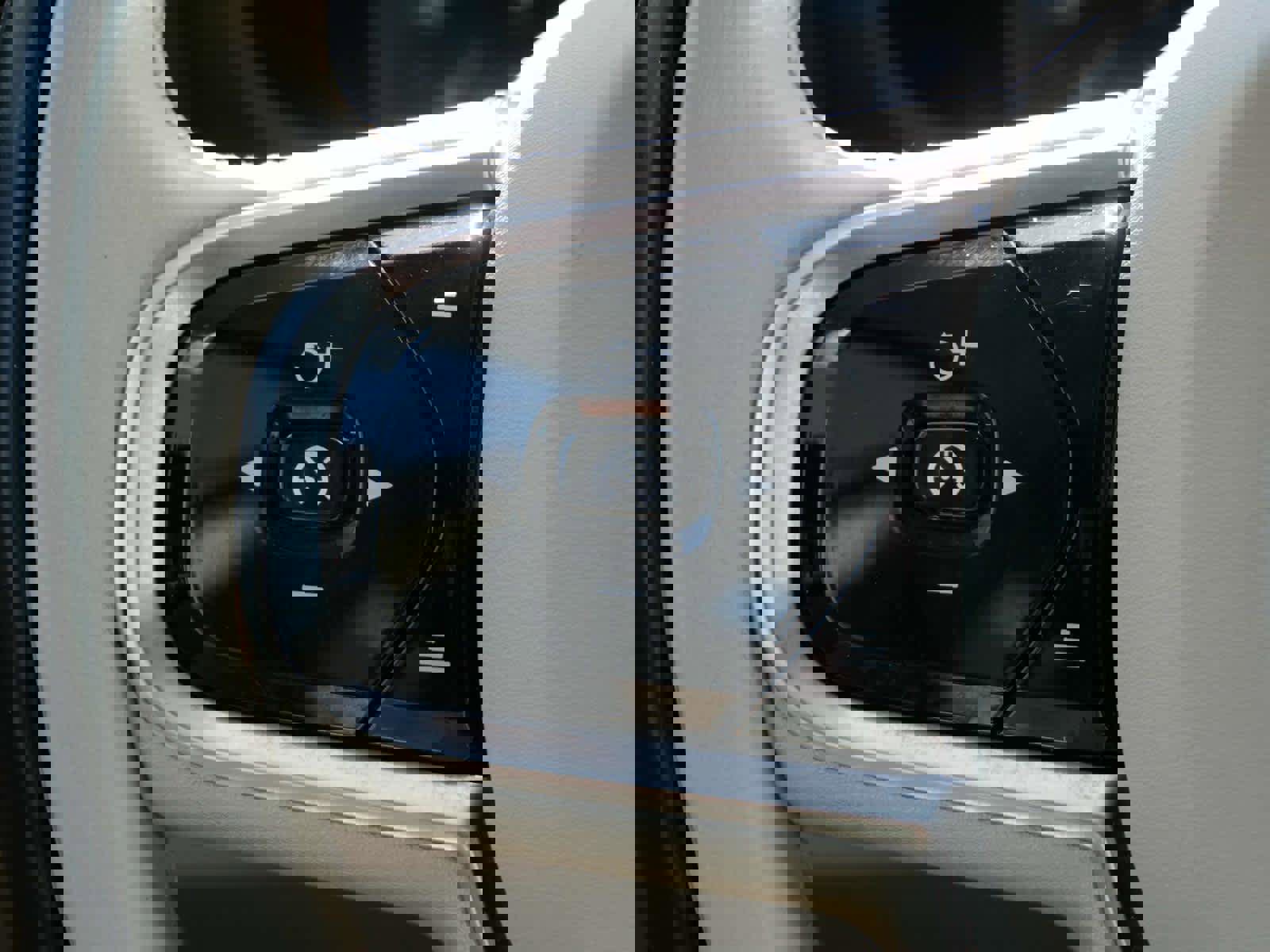 Used 2021 Volvo S60 T5 Momentum image 20