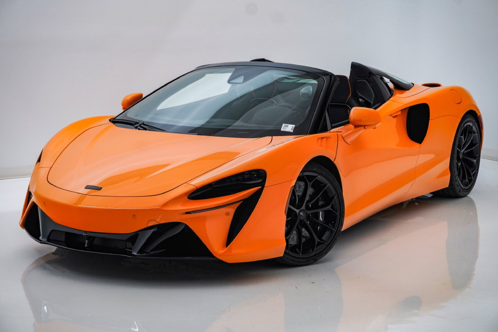 Used 2026 McLaren Artura Spider RWD image 3