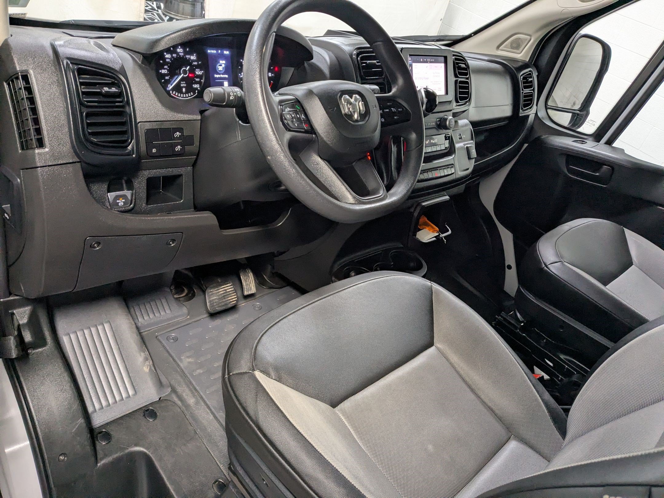 Used 2025 RAM ProMaster 2500 w/ Convenience Group FWD image 12