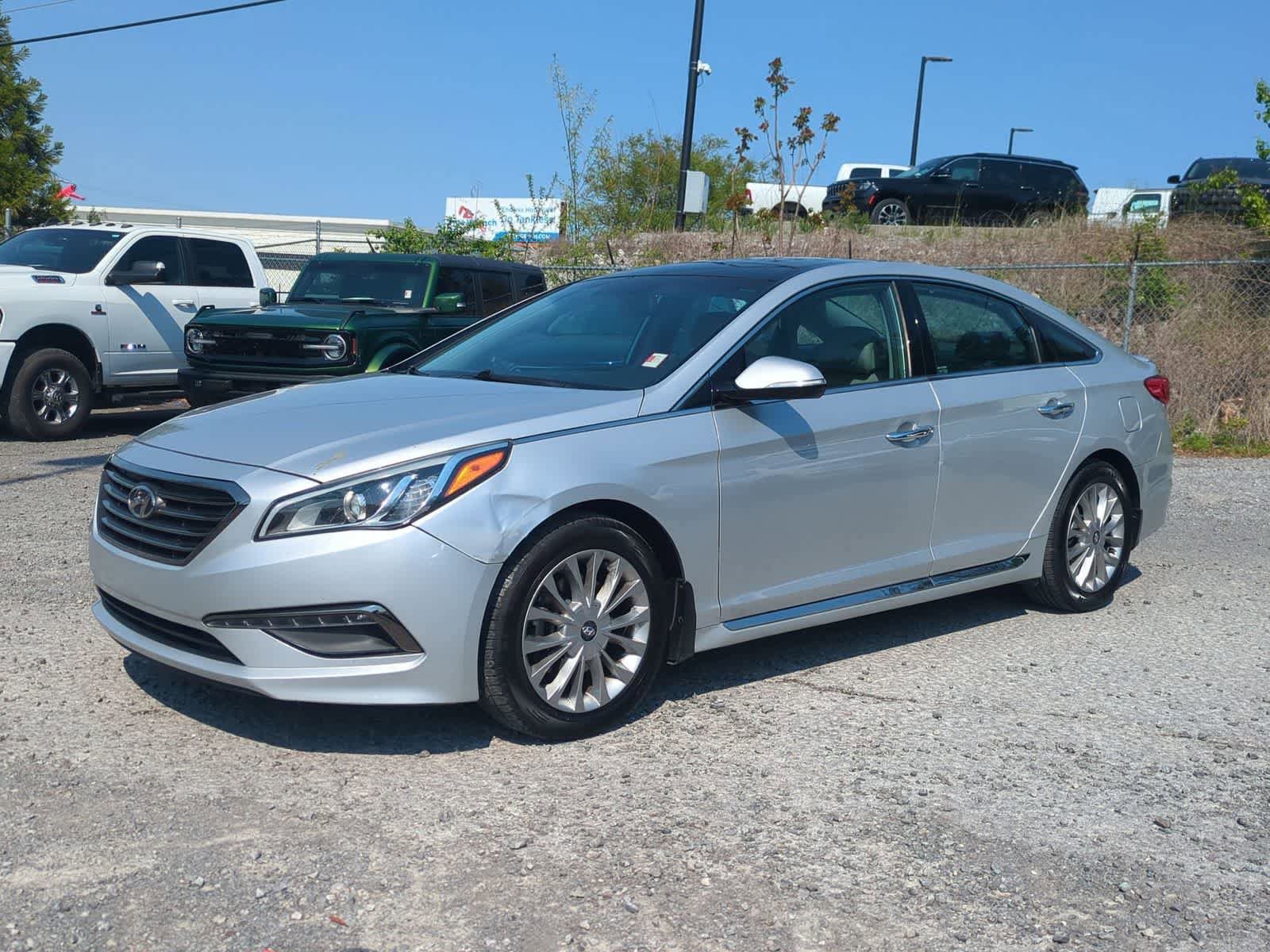Used 2015 Hyundai Sonata Limited w/ Option Group 05 FWD image 4