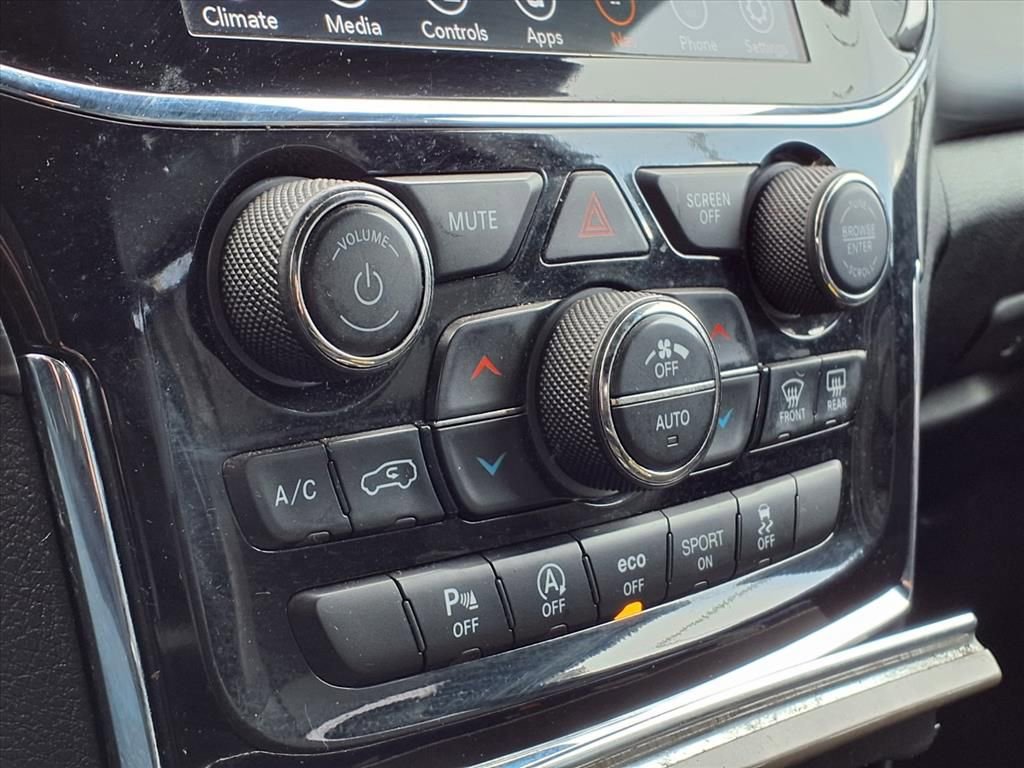 Used 2020 Jeep Grand Cherokee Altitude image 24