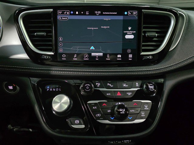 Used 2024 Chrysler Pacifica Limited image 28