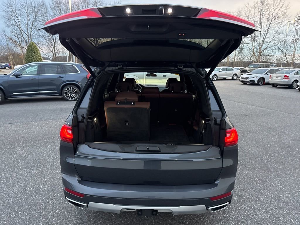 Used 2022 BMW X7 xDrive40i w/ Executive Package image 11