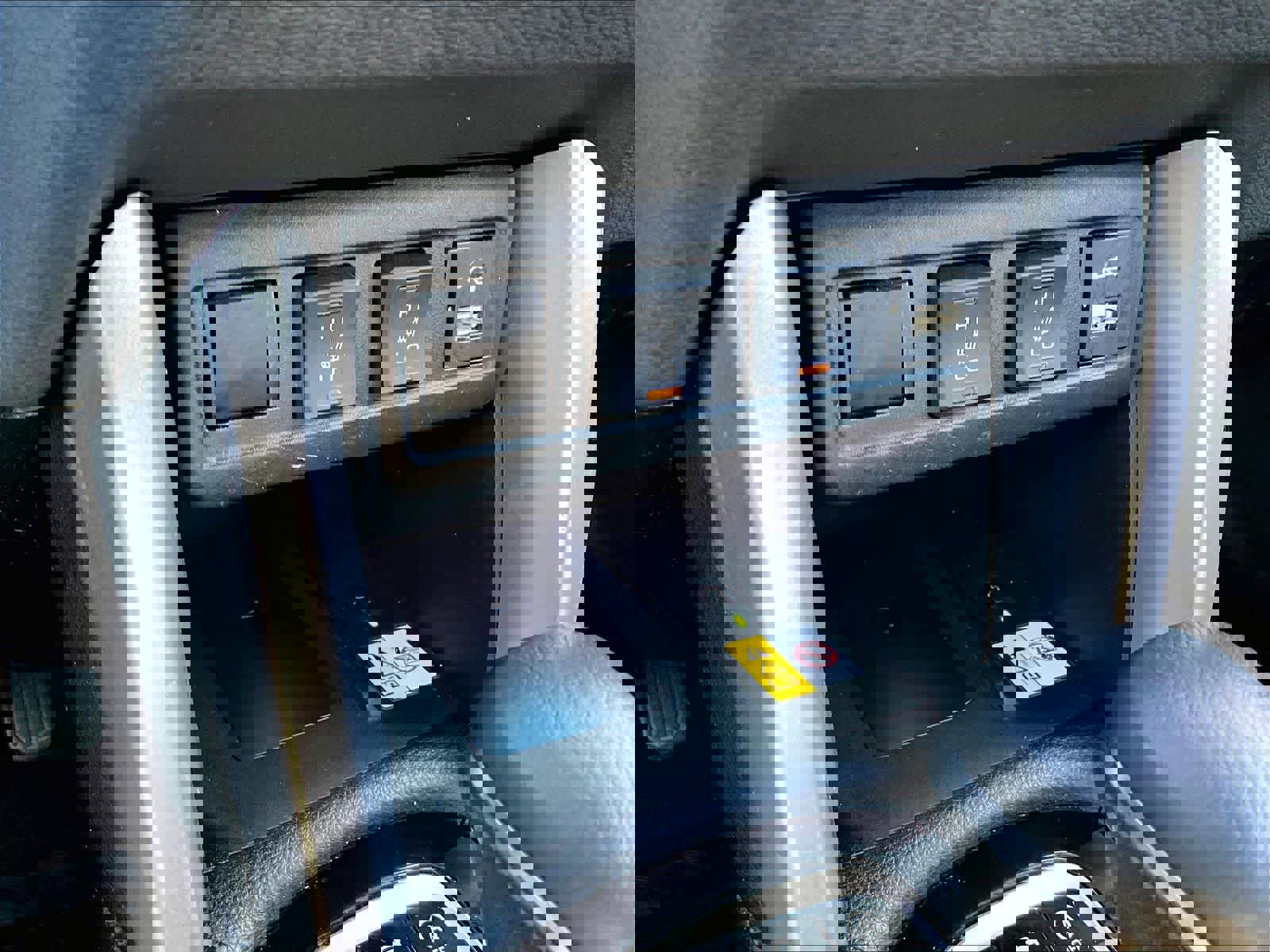 Used 2022 Toyota Corolla Cross XLE w/ Convenience Package image 27