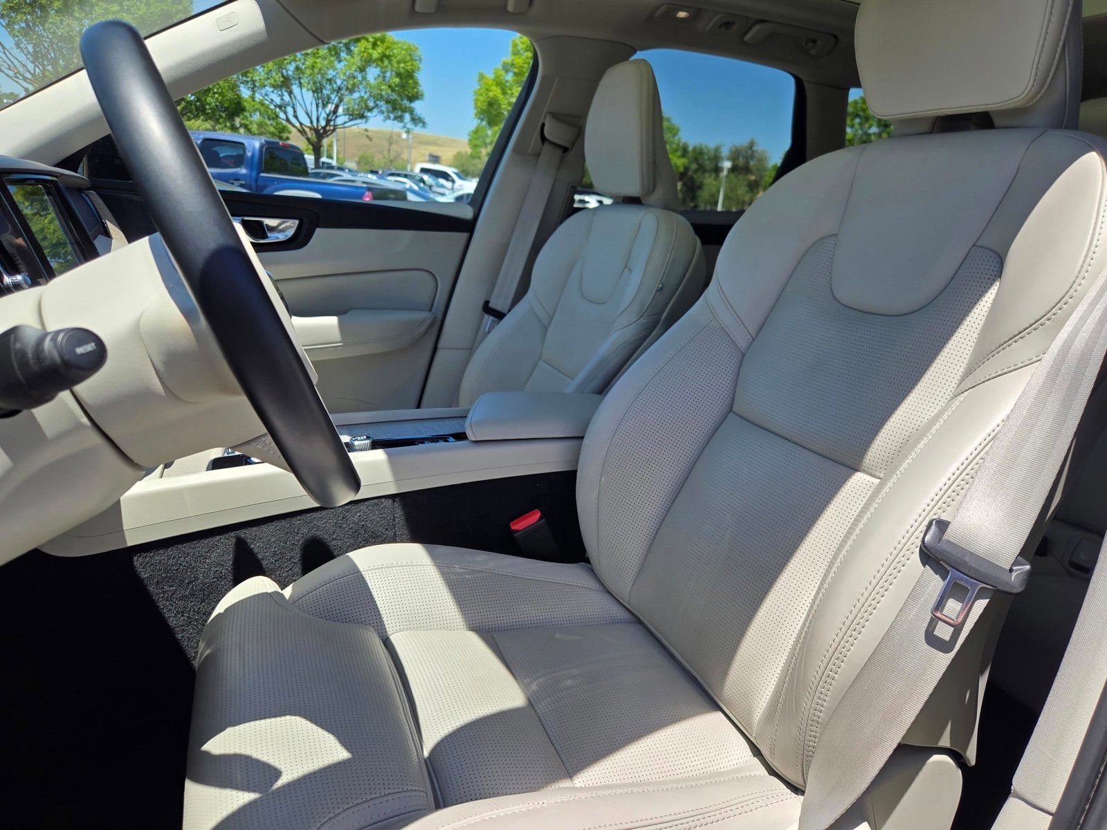 Used 2023 Volvo XC60 B5 Ultimate w/ Climate Package FWD image 20