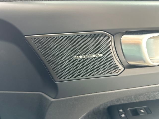Used 2023 Volvo XC40 Recharge Ultimate image 27