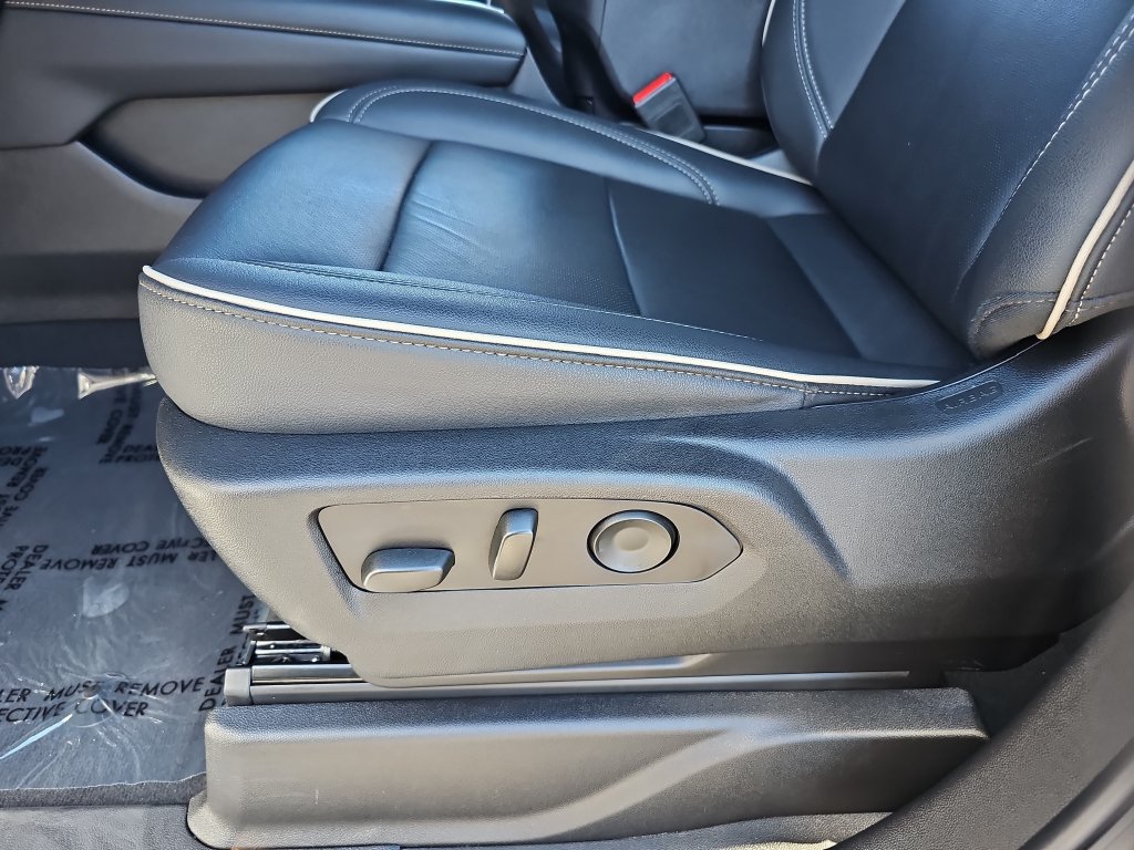 Used 2025 Chevrolet Suburban Premier AWD/4WD image 18