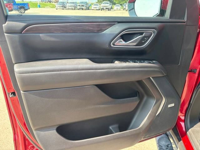 Used 2023 Chevrolet Suburban Z71 w/ Luxury Package AWD/4WD image 12