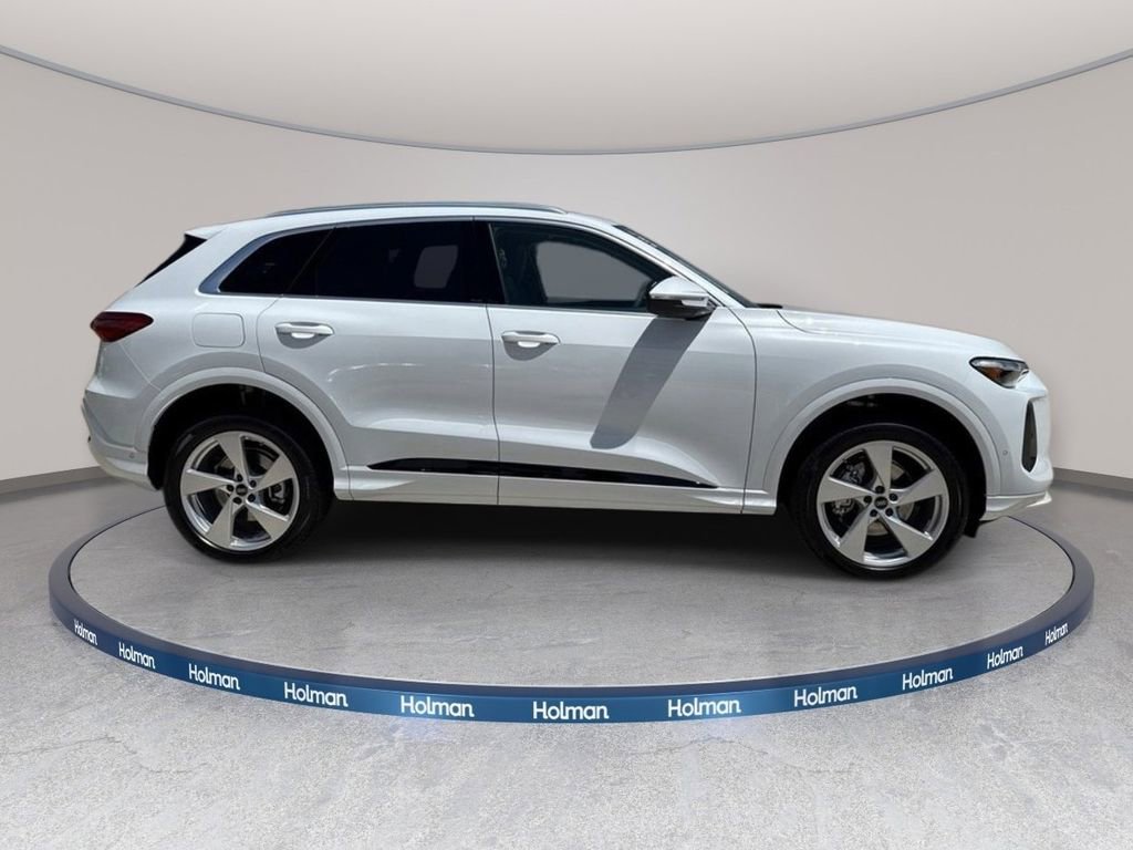 Certified 2025 Audi Q5 Premium Plus w/ Premium Plus image 2