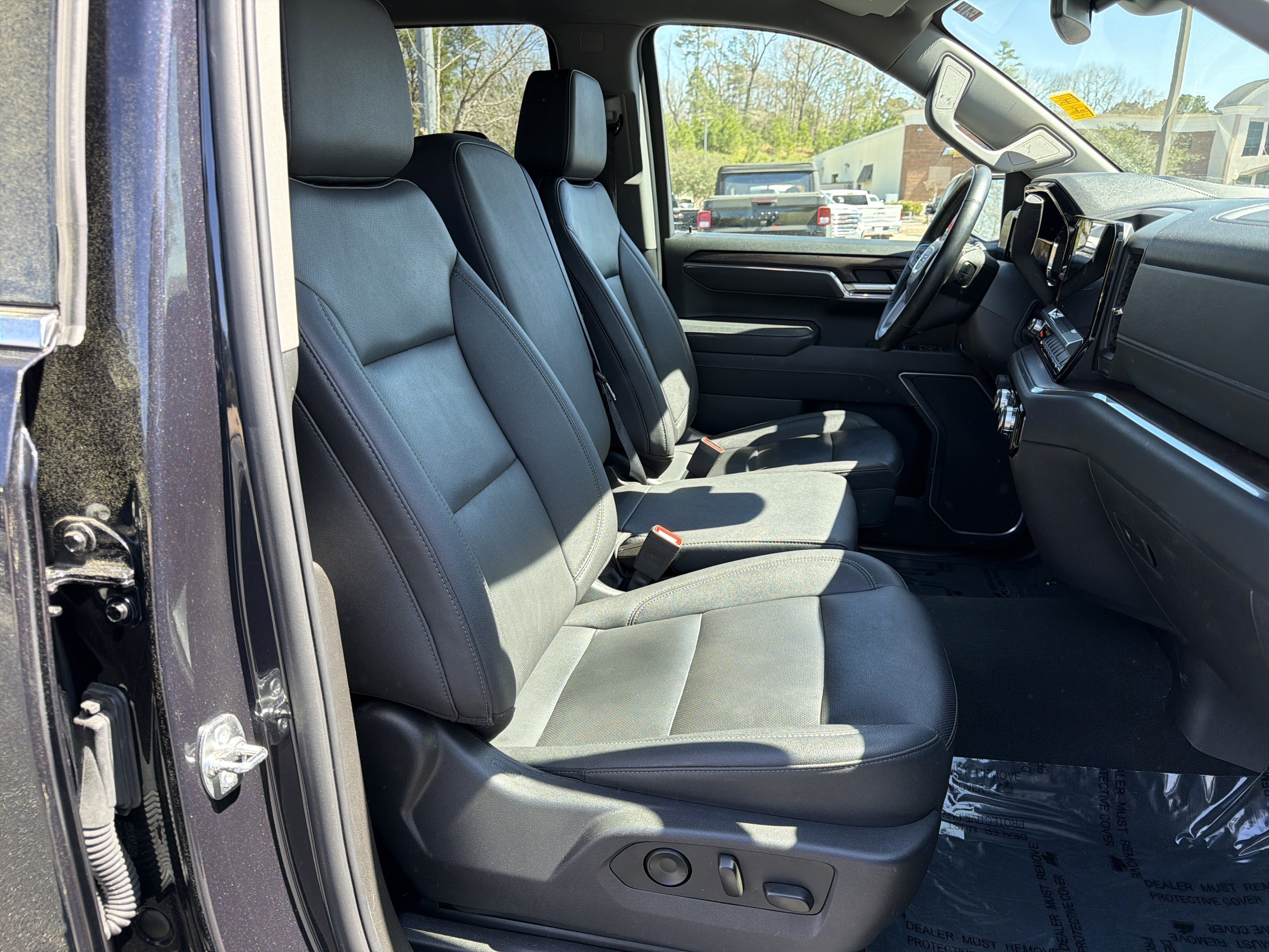 Used 2025 GMC Sierra 1500 SLT AWD/4WD image 13