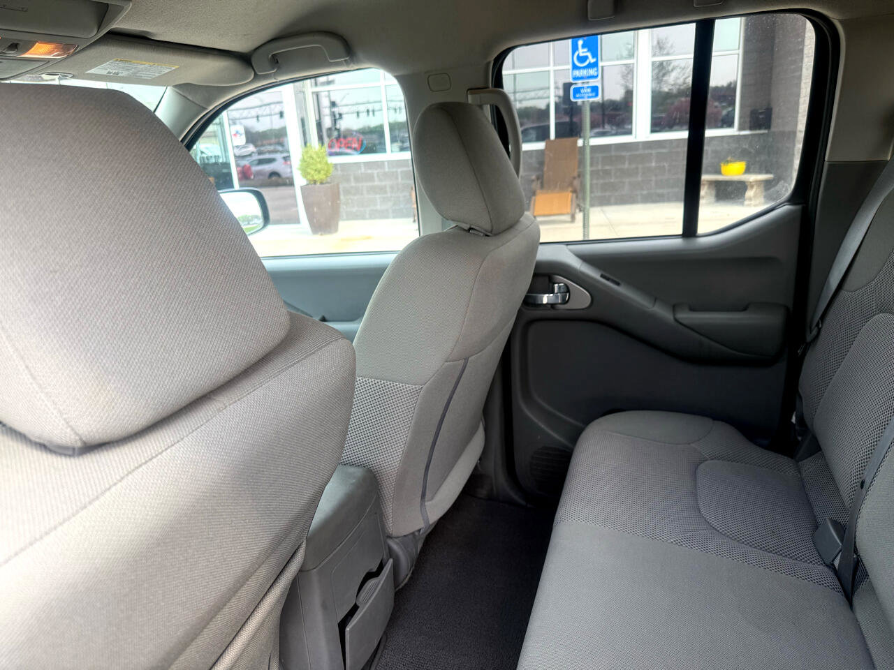 Used 2019 Nissan Frontier SV image 7