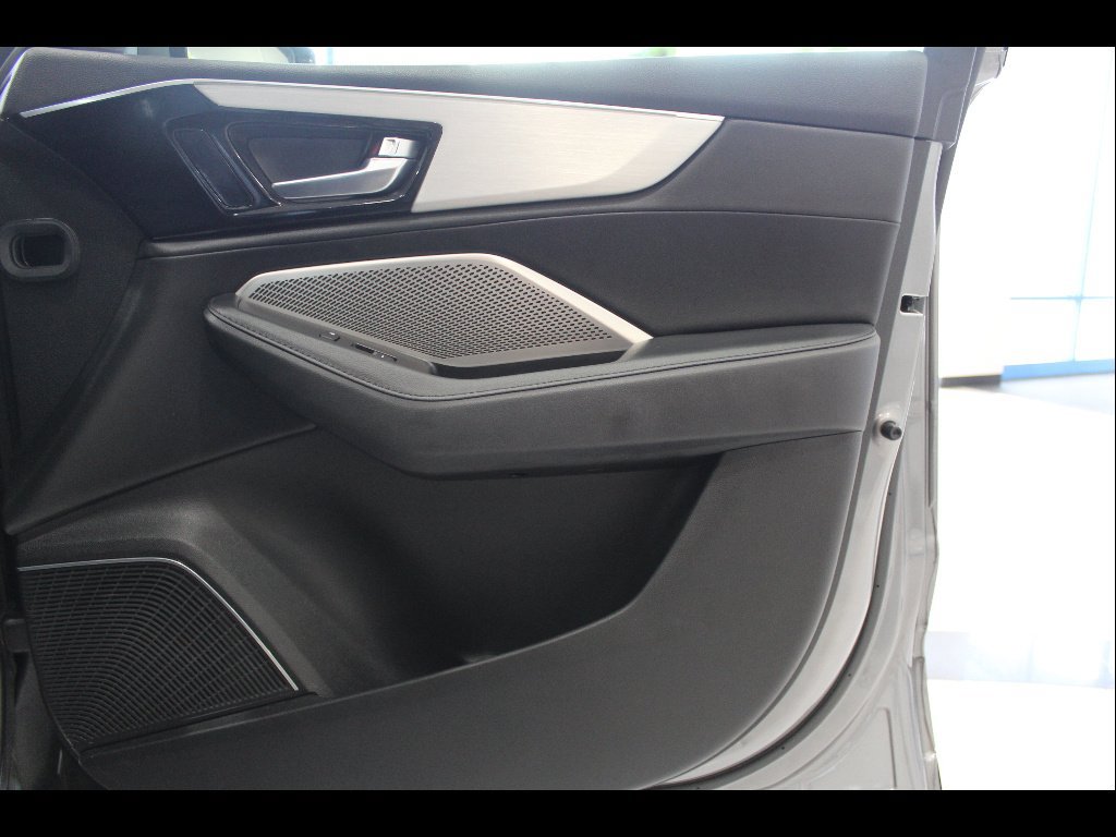 Used 2023 Acura MDX SH-AWD image 25