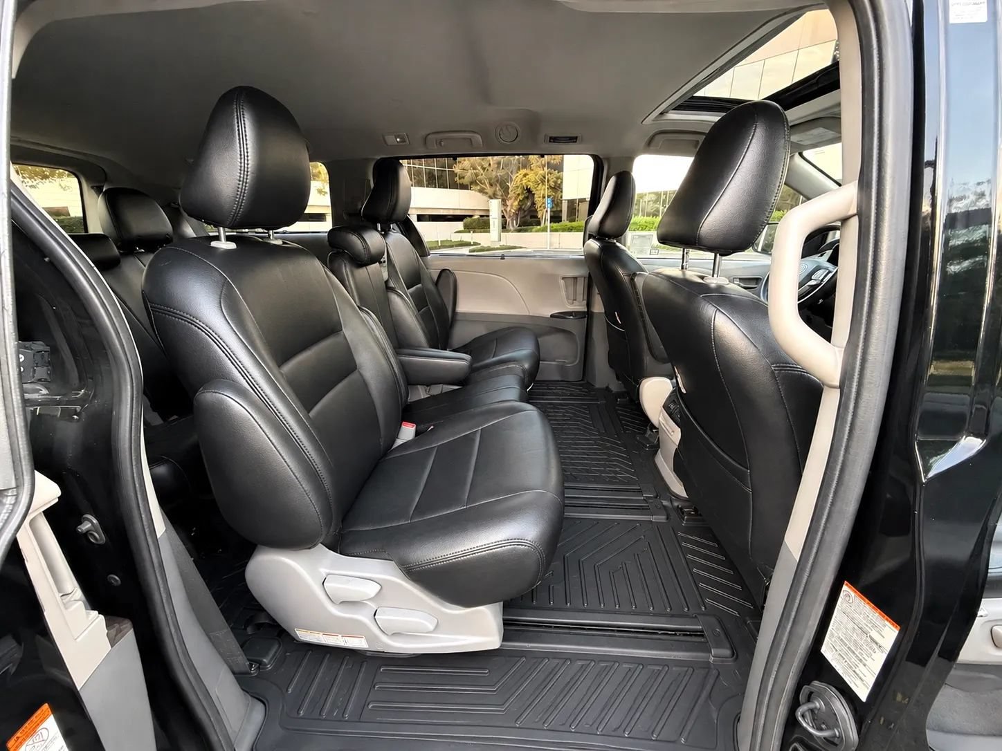 Used 2020 Toyota Sienna XLE w/ XLE Navigation Package FWD image 13