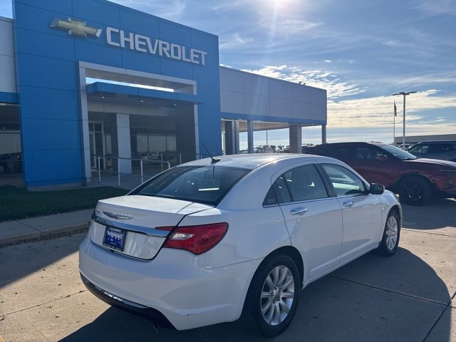 Used 2013 Chrysler 200 Limited image 8