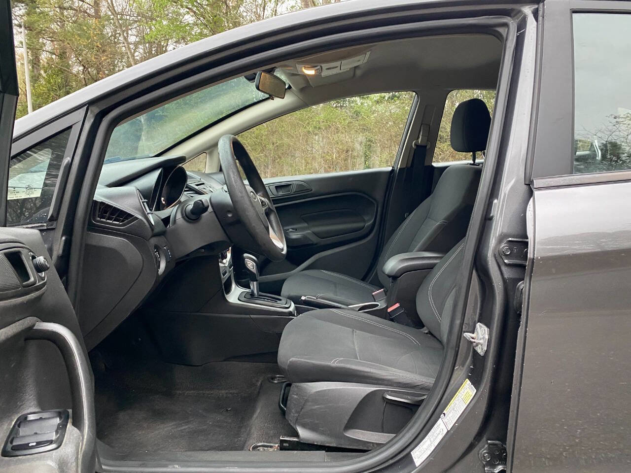 Used 2018 Ford Fiesta SE image 14