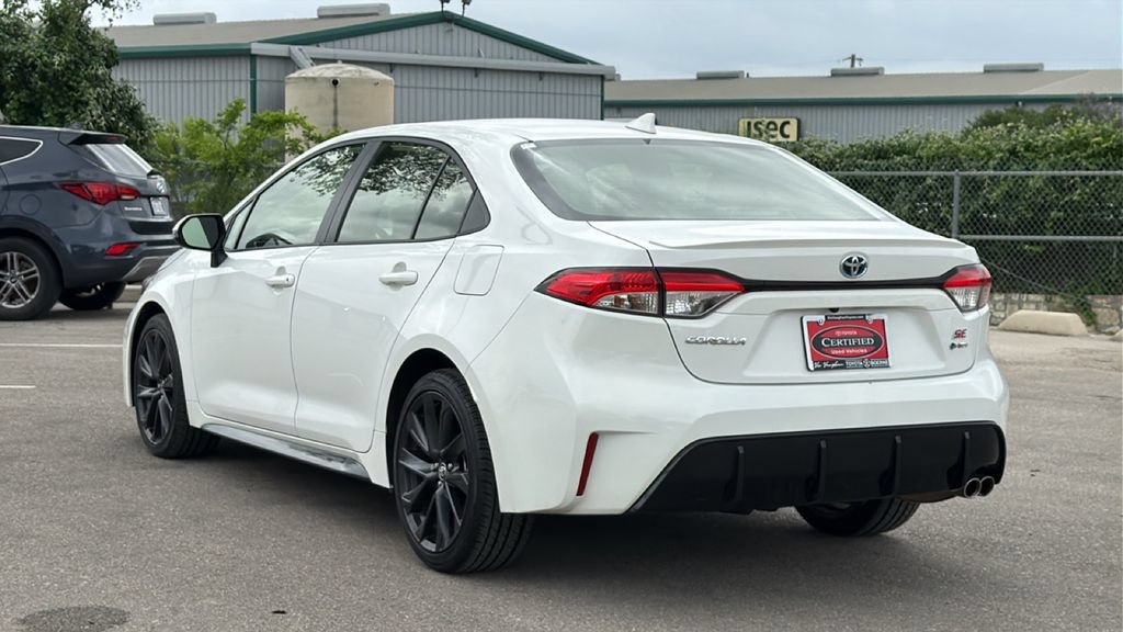Certified 2025 Toyota Corolla SE FWD image 9