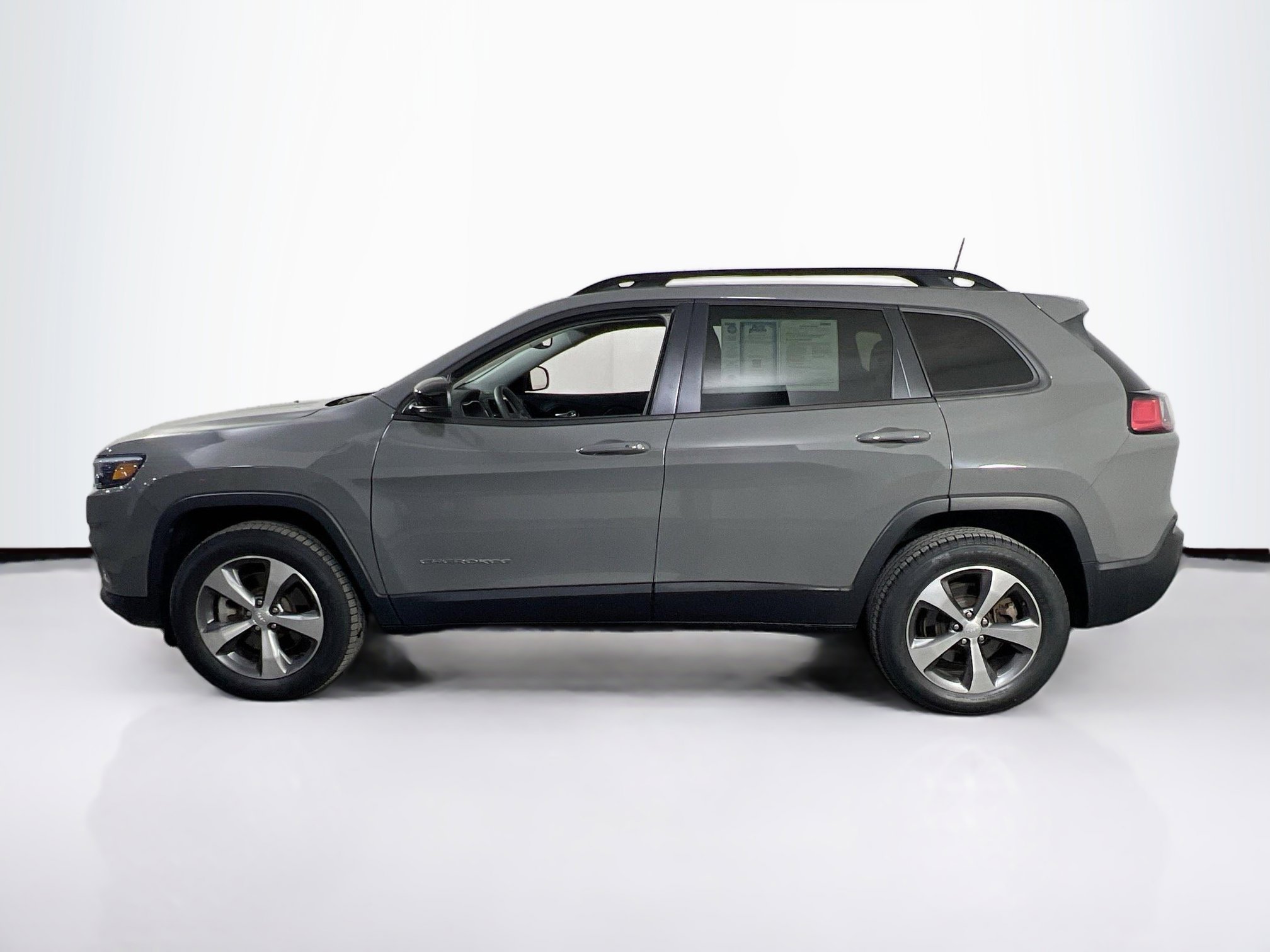 Used 2022 Jeep Cherokee Limited image 8