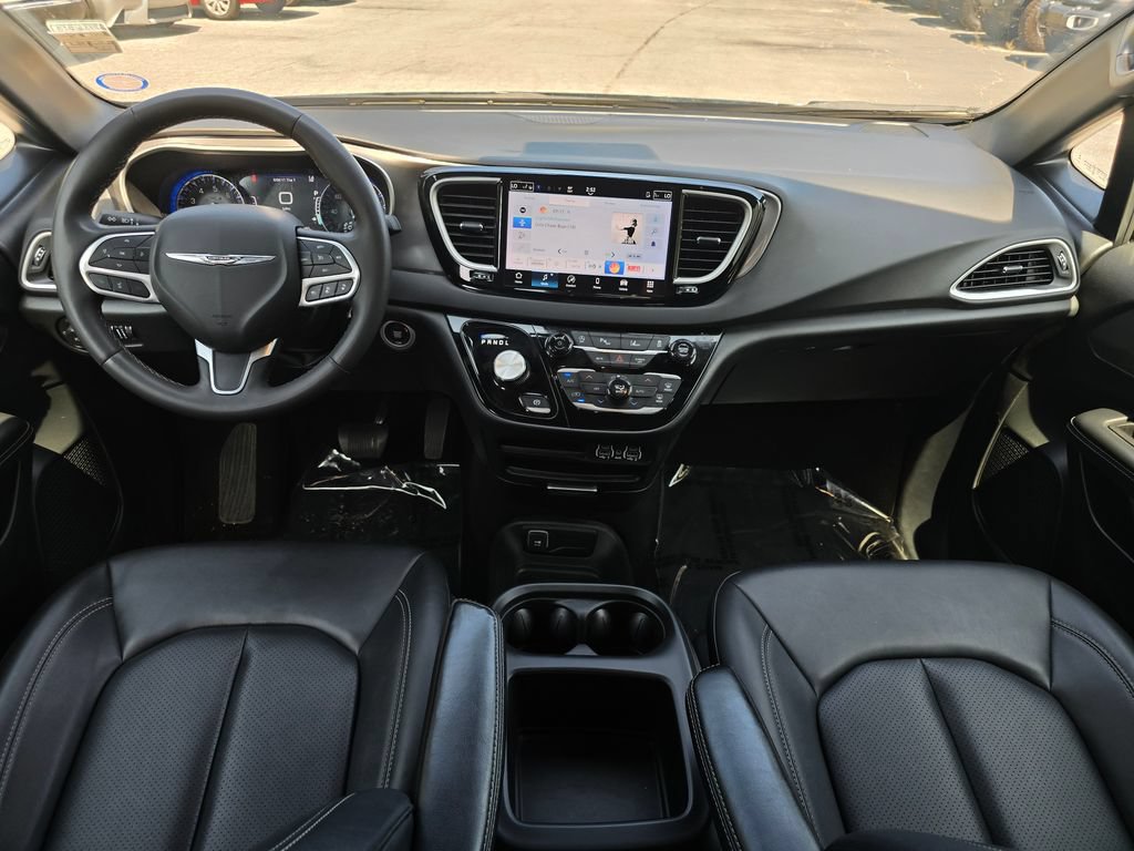 Used 2025 Chrysler Pacifica Select FWD image 5