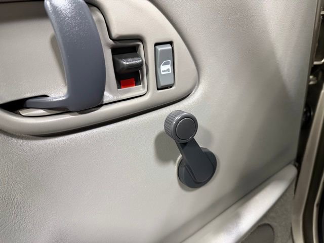 Used 1999 Chevrolet Suburban 2WD image 15