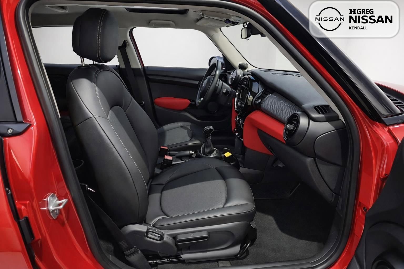 Used 2017 MINI Cooper 4-Door Hardtop w/ Technology Package FWD image 13