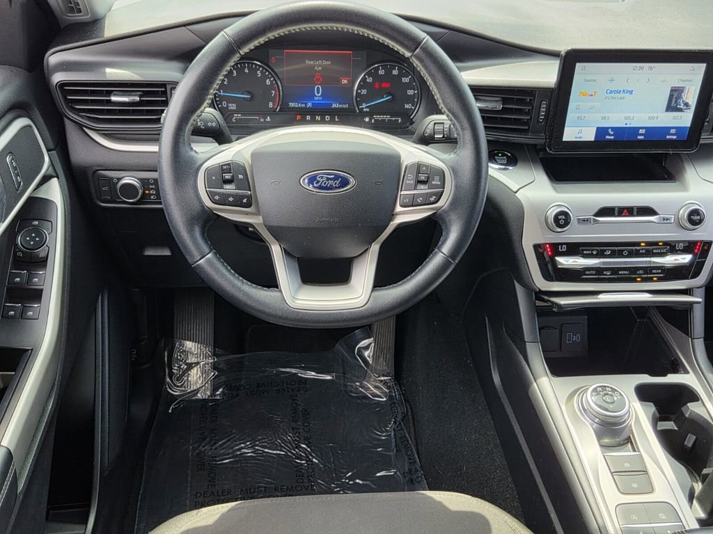 Used 2021 Ford Explorer XLT image 11