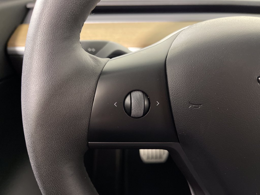 Used 2022 Tesla Model Y Performance AWD/4WD image 28