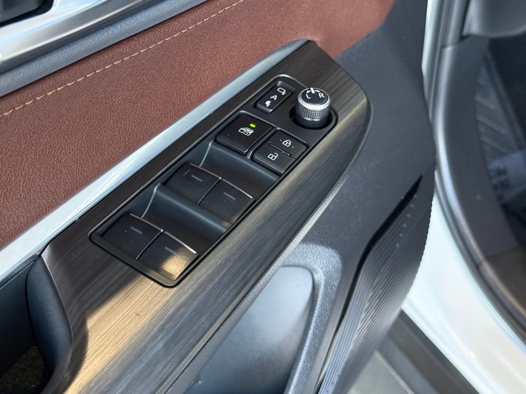 Certified 2023 Toyota Venza XLE image 21