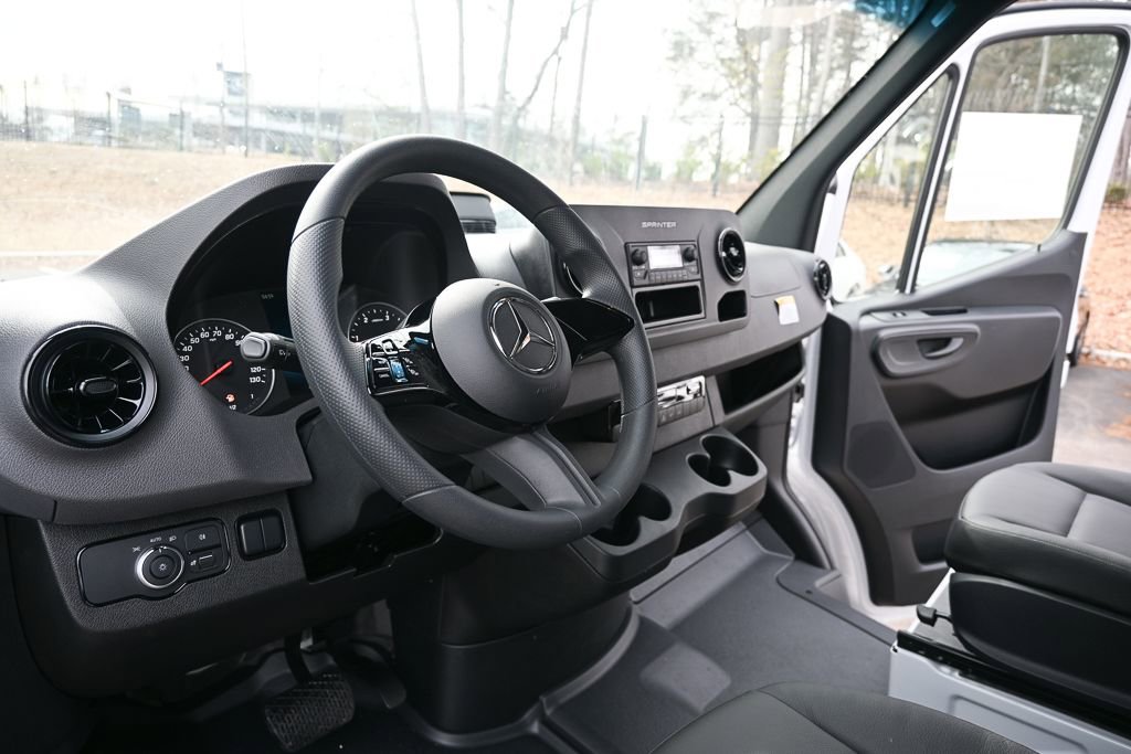 Used 2025 Mercedes-Benz Sprinter 2500 image 6