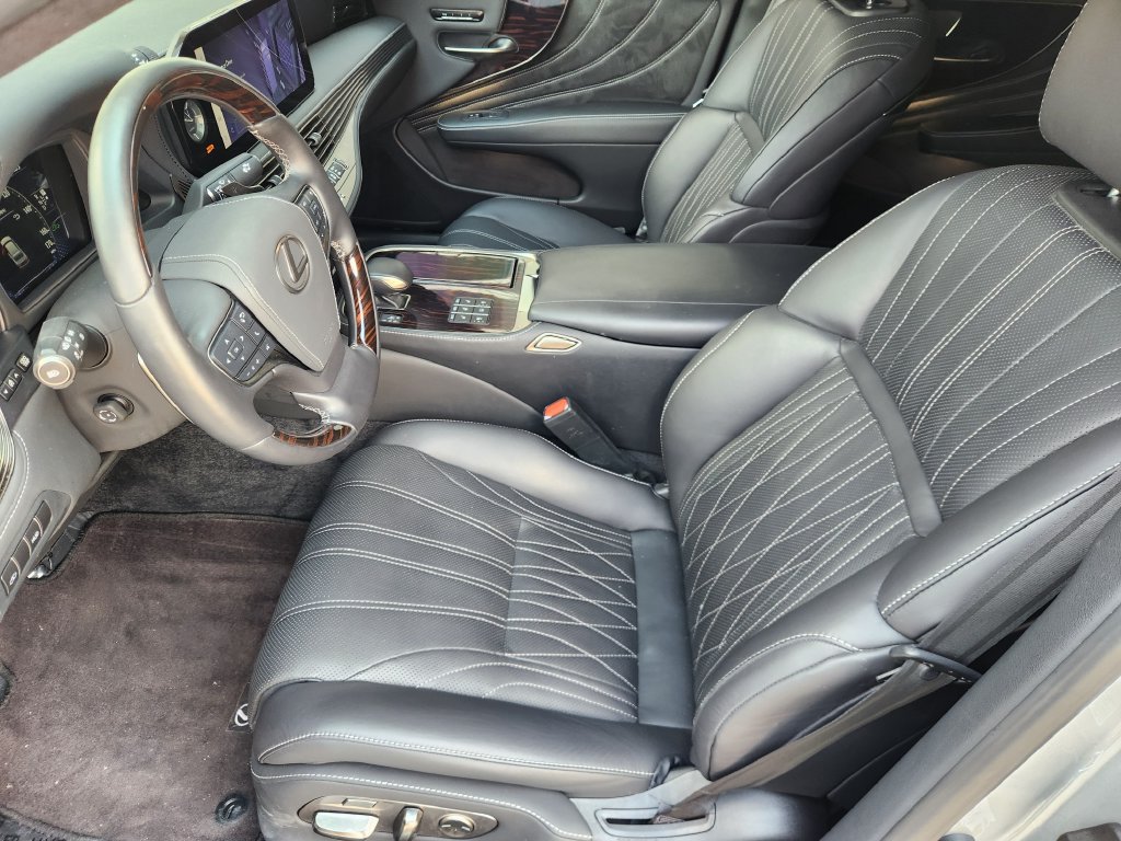 Certified 2023 Lexus LS 500 w/ Luxury Package RWD image 13
