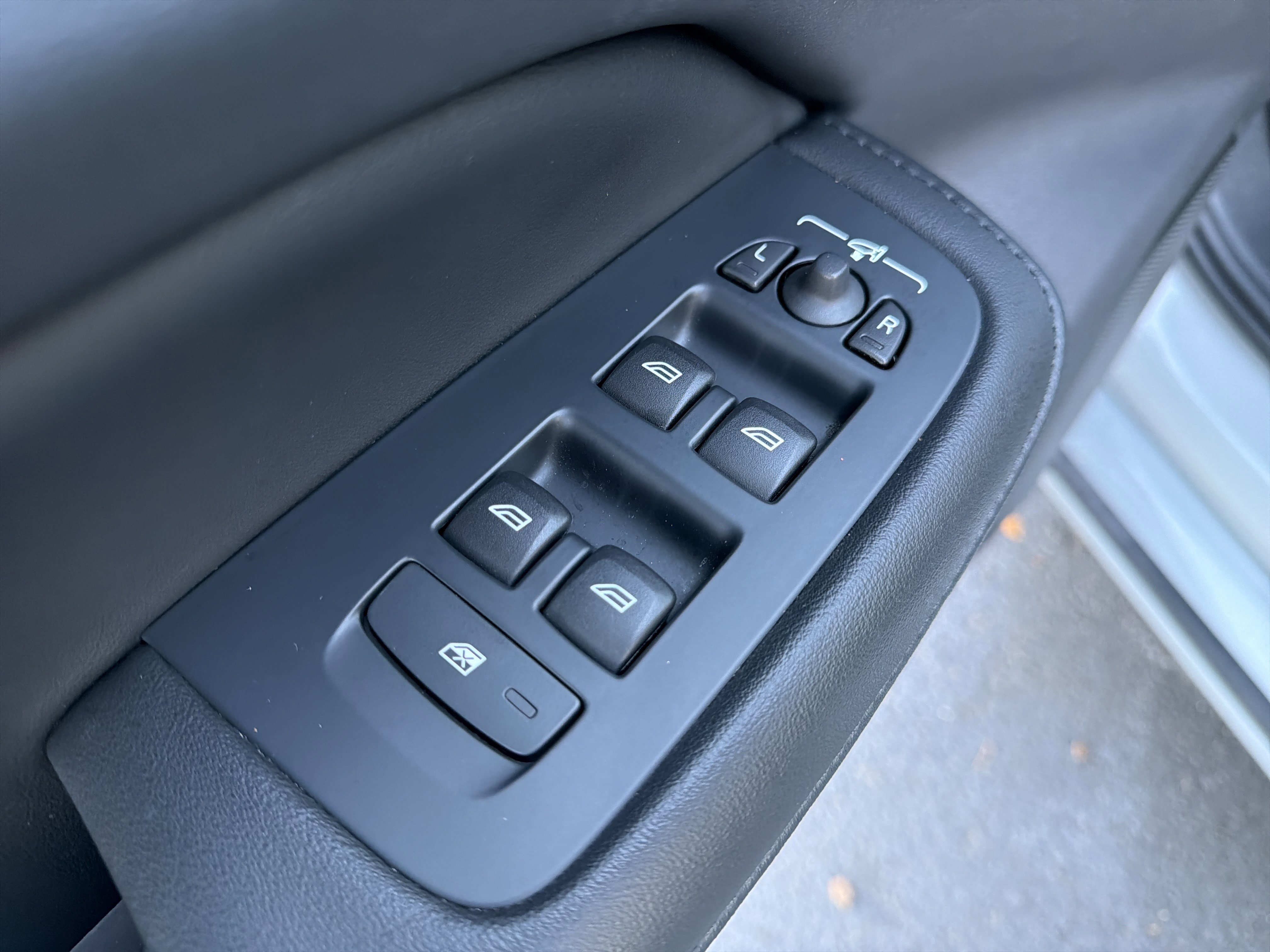 Certified 2024 Volvo S60 B5 Core image 15